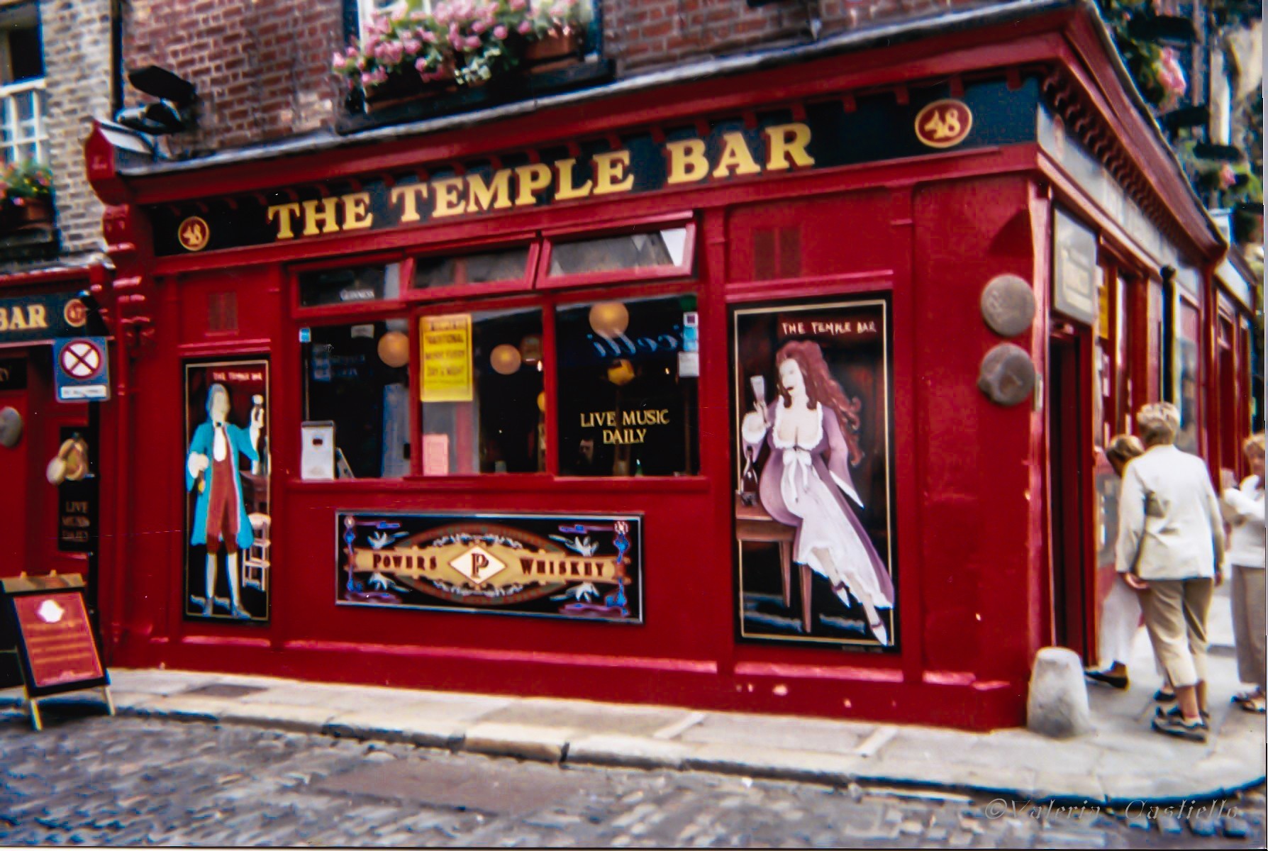 Il pub Temple Bar nell'omonimo quartiere di Dublino.