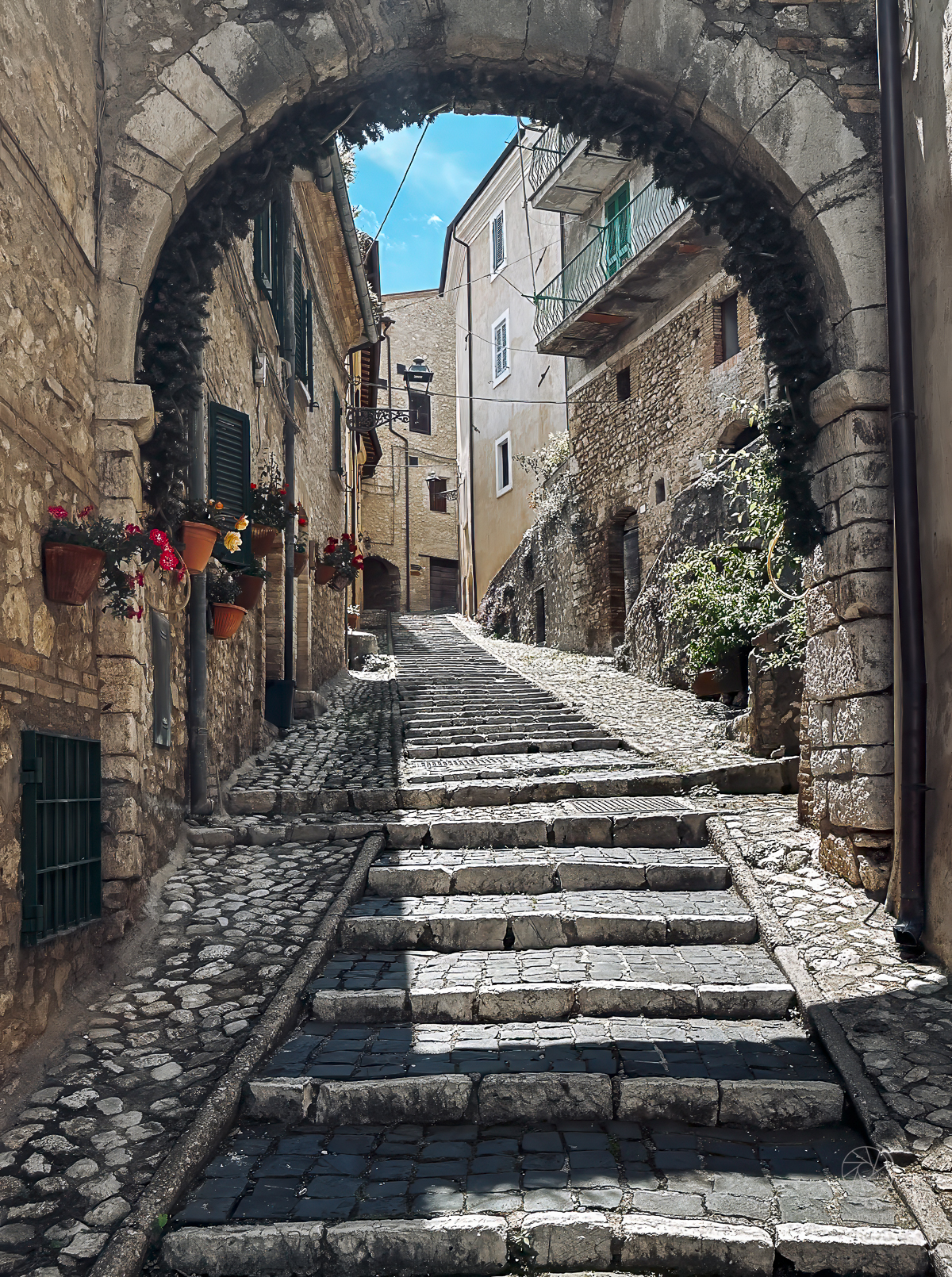 Casperia Rieti_ Sabina_via garibaldi_arco